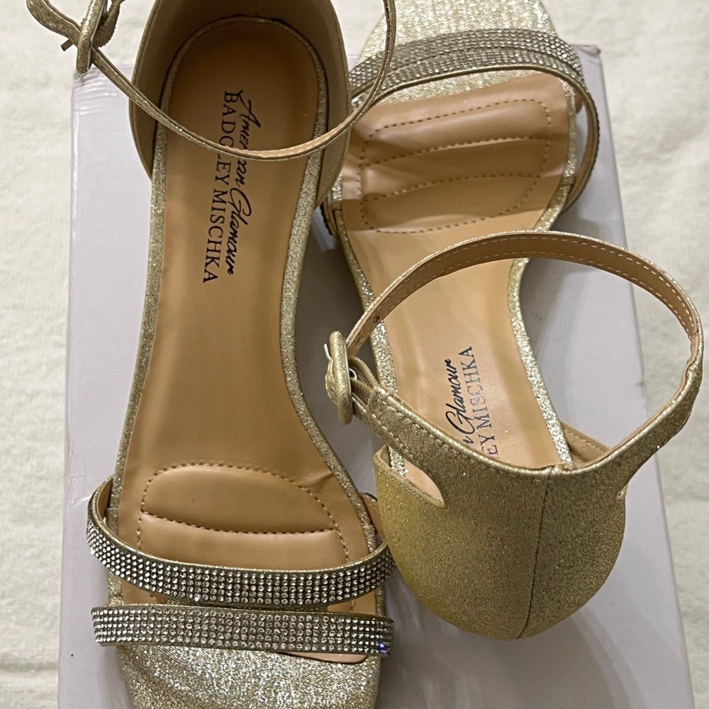 New with box Jewel Badgley Mischka Glittering Gold 2 inches Wedges size 8 - Picture 3 of 3